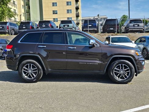 Used 2017 Jeep Grand Cherokee Limited AWD/4WD image 9