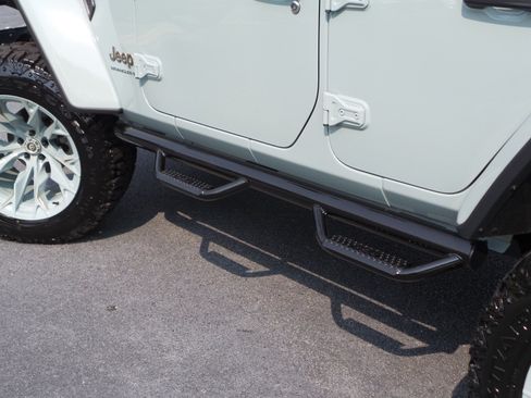 Used 2023 Jeep Wrangler Unlimited Rubicon 392 AWD/4WD image 21