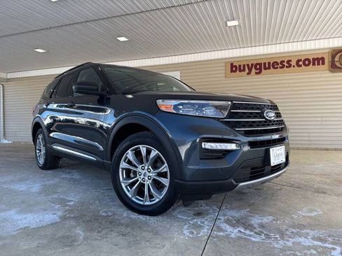 Used 2022 Ford Explorer XLT w/ Equipment Group 202A image 2