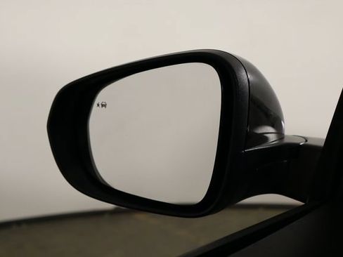 Used 2025 Chevrolet Trax RS w/ Sunroof Package FWD image 36