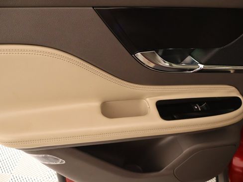 Used 2021 Lincoln Corsair Reserve w/ Elements Package FWD image 18