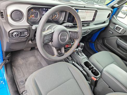 Used 2024 Jeep Gladiator Sport image 18