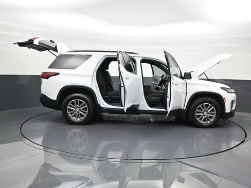 Used 2024 Chevrolet Traverse LT FWD image 35