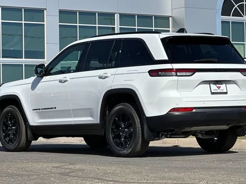 New 2026 Jeep Grand Cherokee Altitude RWD image 5