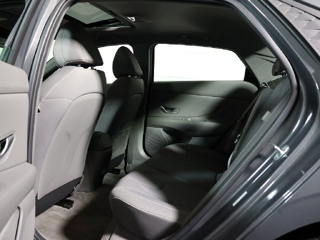 Used 2025 Hyundai Elantra SEL FWD image 14