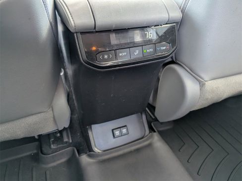Used 2021 Toyota Highlander XLE image 30