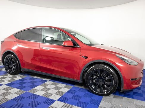 Used 2023 Tesla Model Y Long Range AWD/4WD image 3