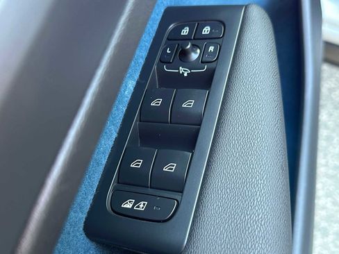 Certified 2023 Volvo XC40 Recharge Ultimate image 21