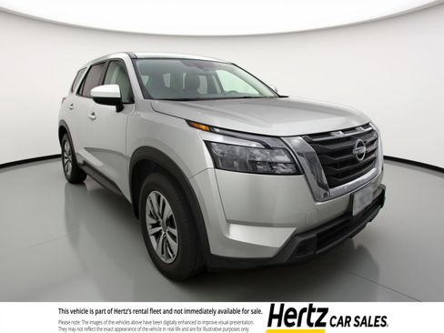 Used 2025 Nissan Pathfinder SV image 1