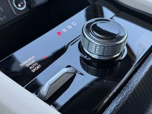 Used 2025 Jeep Grand Cherokee Limited w/ Black Appearance Package image 19