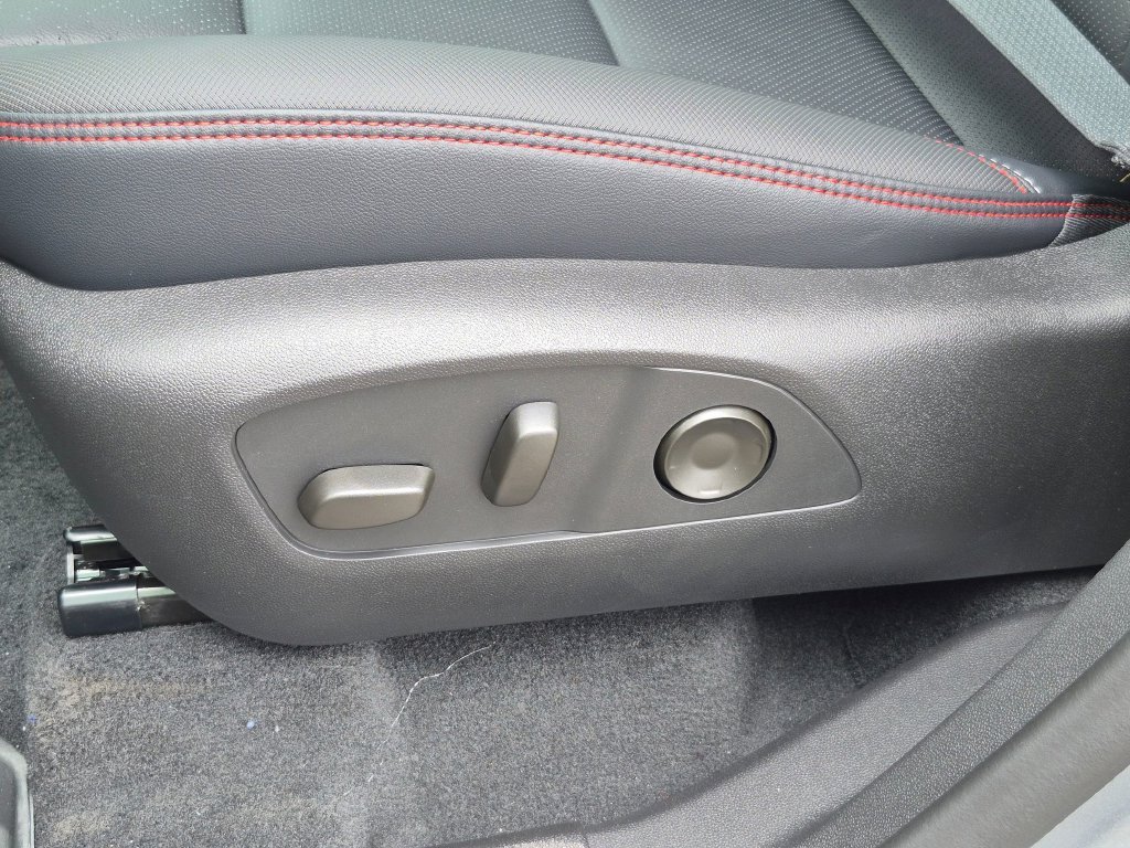 New 2026 Chevrolet Traverse RS w/ LPO, Floor Liner Package FWD image 17