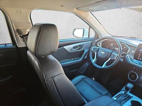 Used 2024 Chevrolet Blazer LT FWD image 2