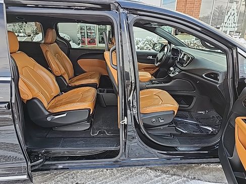 Certified 2022 Chrysler Pacifica Pinnacle image 33