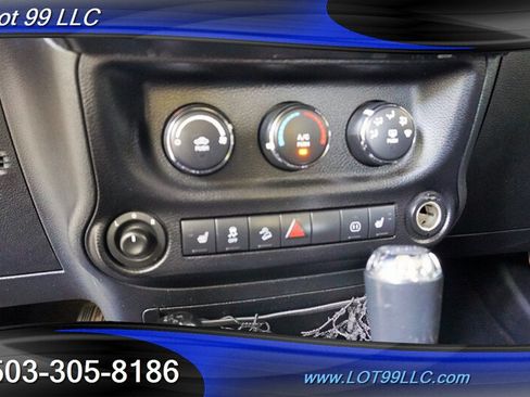 Used 2011 Jeep Wrangler Unlimited 70th Anniversary w/ Connectivity Group AWD/4WD image 23