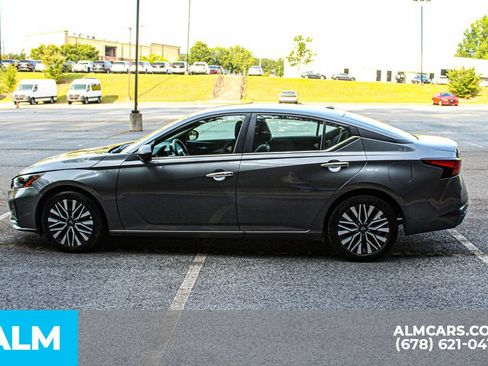 Used 2025 Nissan Altima 2.5 SV FWD image 7