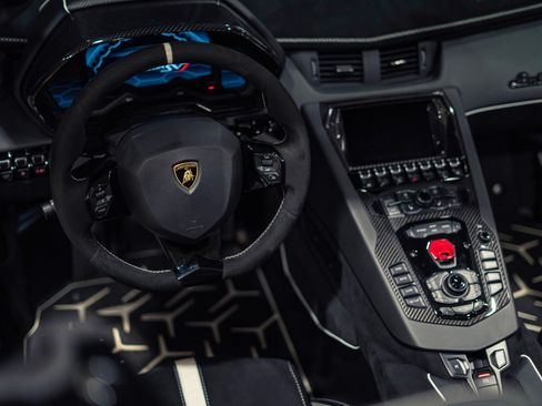 Used 2020 Lamborghini Aventador SVJ AWD/4WD image 35