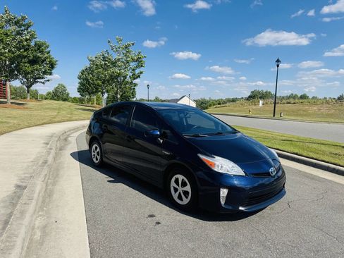Used 2015 Toyota Prius Two FWD image 4