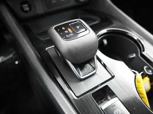 Used 2025 Nissan Rogue SV image 23