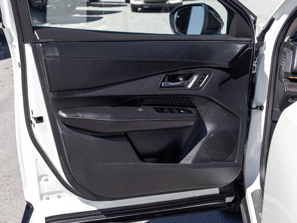 Used 2024 Nissan Ariya AWD image 11