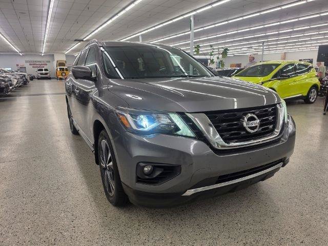 Used 2018 Nissan Pathfinder Platinum AWD/4WD image 3