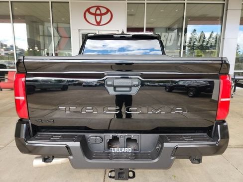 Certified 2025 Toyota Tacoma TRD Off-Road AWD/4WD image 10