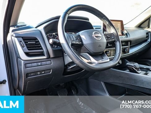 Used 2025 Nissan Rogue SV image 28