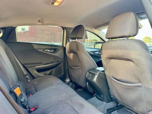Used 2019 Chevrolet Malibu LT FWD image 14