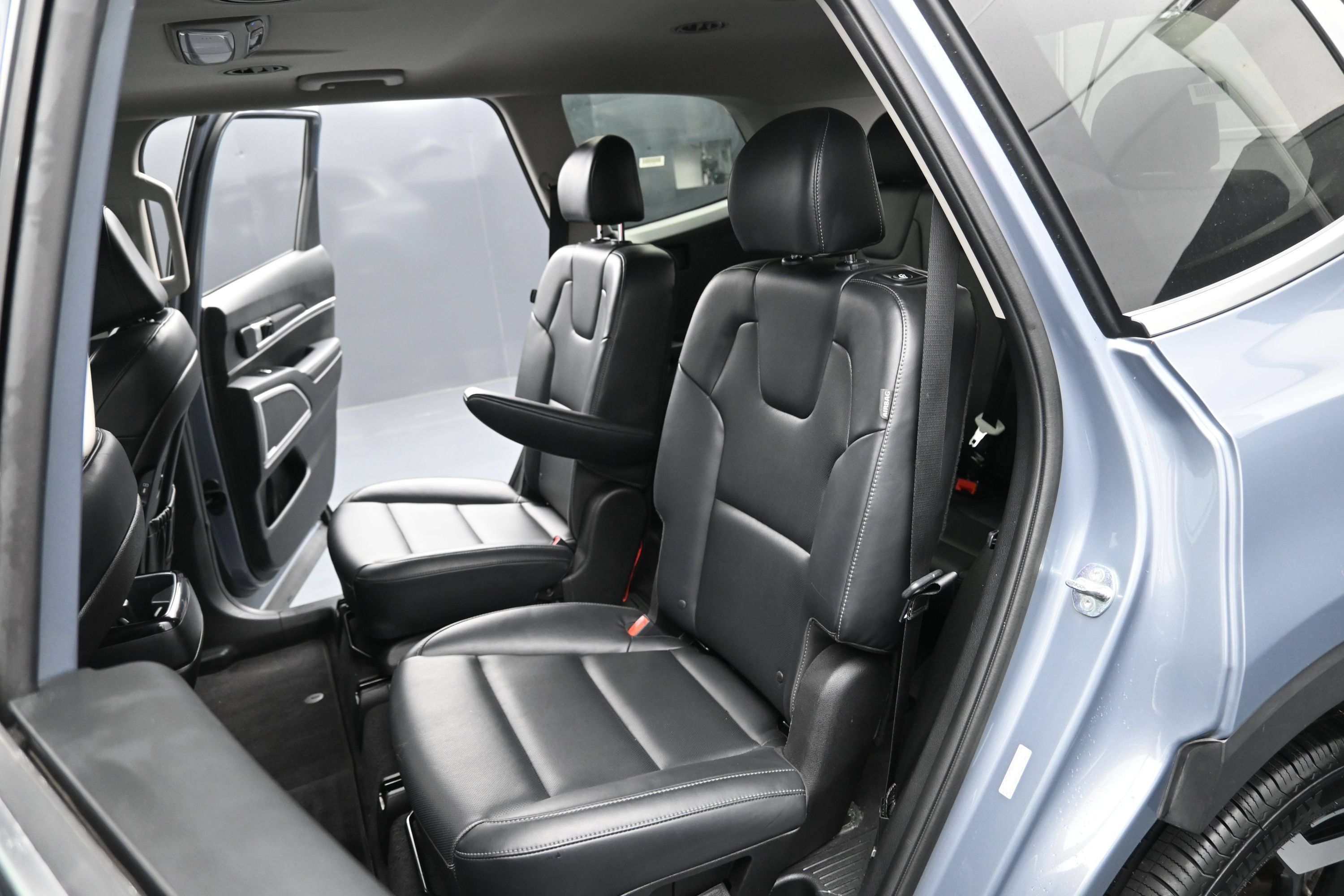Used 2025 Kia Telluride S FWD image 24