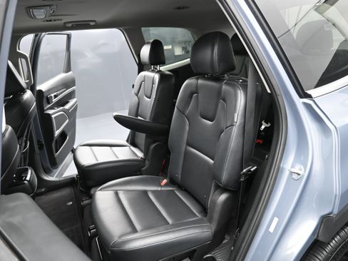 Used 2025 Kia Telluride S FWD image 24