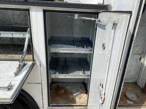 Used 2017 Ford F550 2WD Regular Cab Super Duty image 30