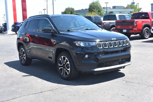 Used 2024 Jeep Compass Limited AWD/4WD image 3