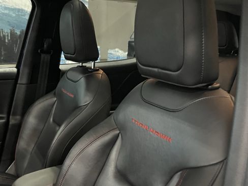 Used 2021 Jeep Renegade Trailhawk w/ Sun & Sound Group AWD/4WD image 18
