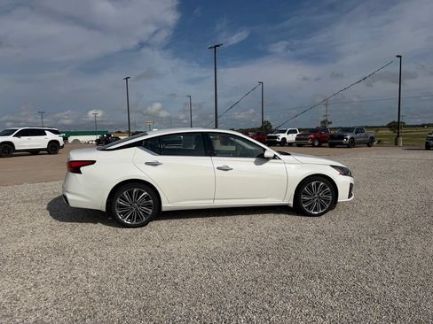 Used 2023 Nissan Altima 2.5 SL AWD/4WD image 2