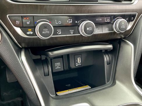 Used 2018 Honda Accord Touring image 31