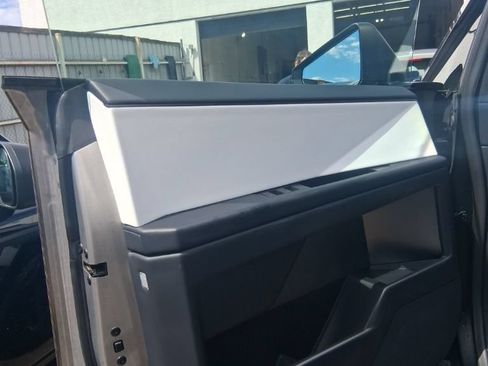 Used 2024 Tesla Cybertruck AWD Crew Cab image 10