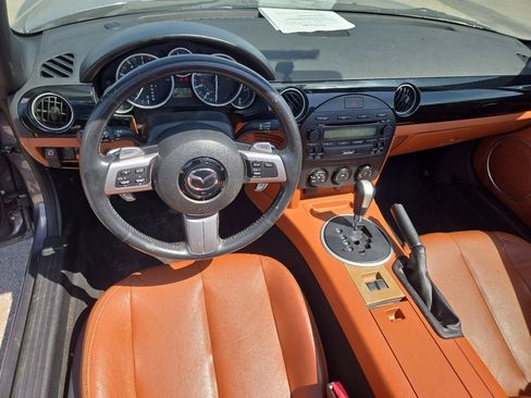 Used 2006 MAZDA MX-5 Miata Grand Touring w/ Premium Pkg RWD image 6