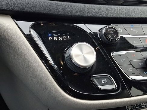 Certified 2022 Chrysler Pacifica Touring-L image 21