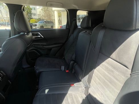 Used 2024 Mitsubishi Outlander SE image 23