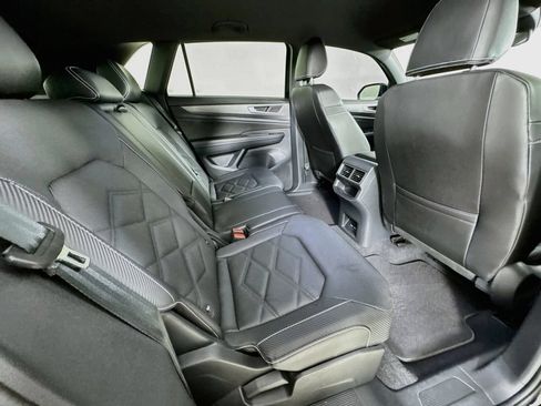 Used 2024 Volkswagen Atlas Cross Sport SE FWD image 33