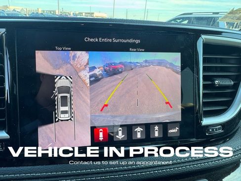 Used 2024 Chrysler Pacifica Touring-L image 19