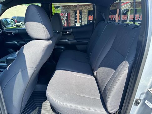 Used 2017 Toyota Tacoma TRD Sport image 20