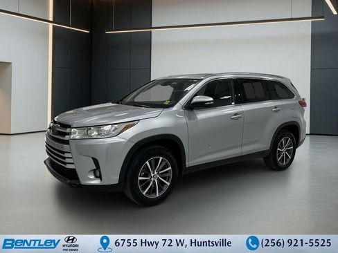 Used 2019 Toyota Highlander XLE image 1