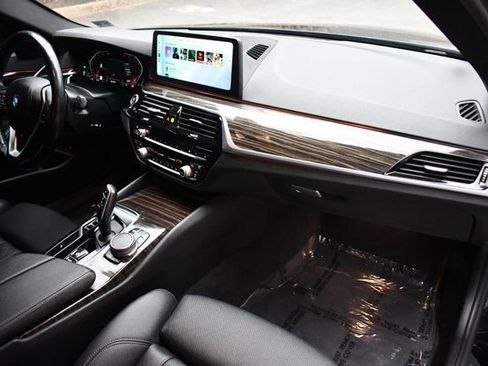 Used 2021 BMW 530i xDrive w/ Convenience Package image 24