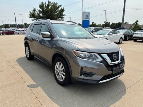 Used 2018 Nissan Rogue SV w/ Premium Package AWD/4WD image 3