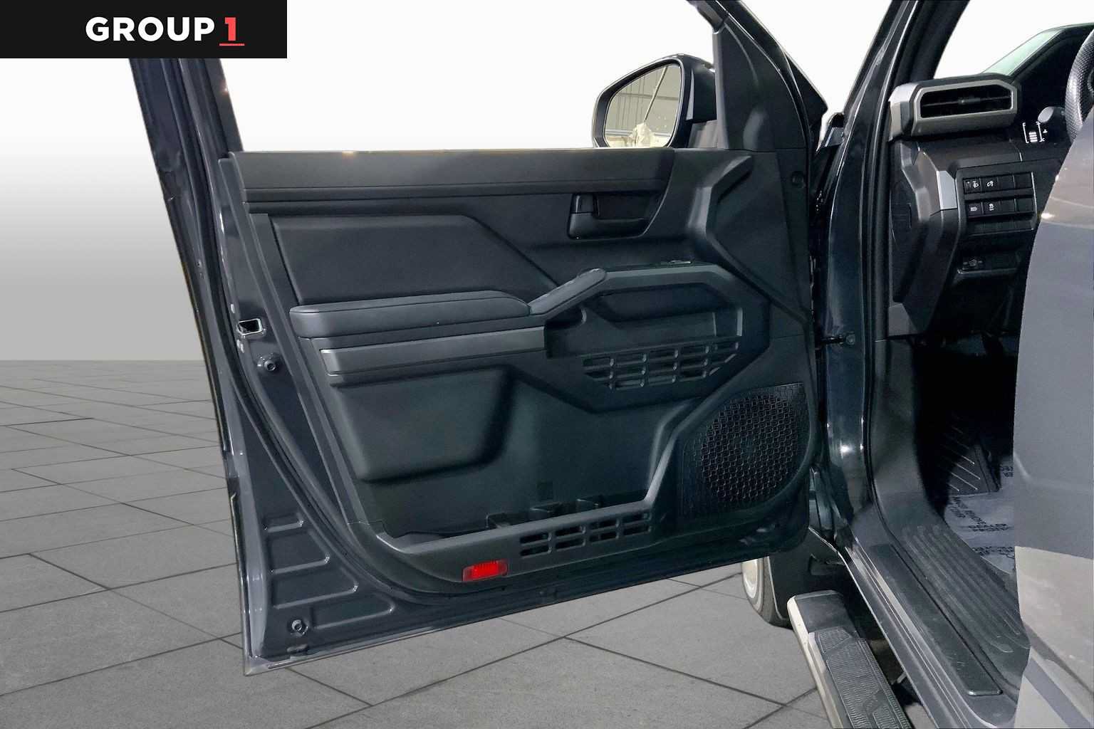 Certified 2025 Toyota Tacoma SR5 AWD/4WD image 22