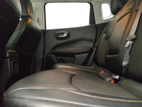 Used 2017 Jeep Compass Latitude w/ Popular Equipment Group FWD image 18
