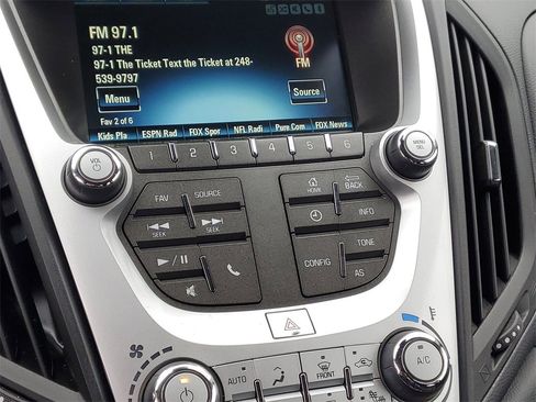 Used 2017 Chevrolet Equinox LT w/ Convenience Package image 24