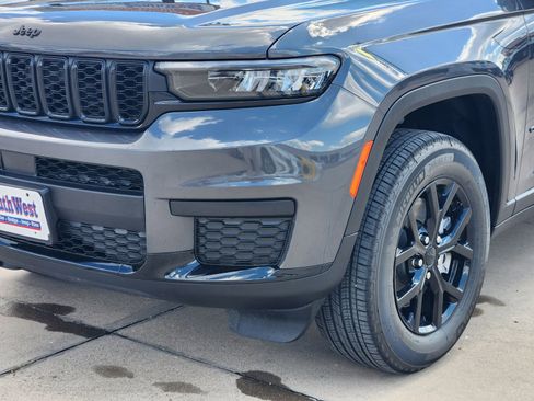 New 2025 Jeep Grand Cherokee L Altitude image 9
