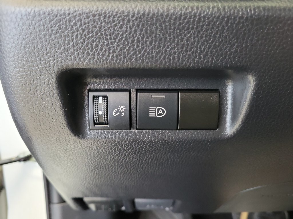 Used 2024 Toyota RAV4 XLE AWD/4WD image 31