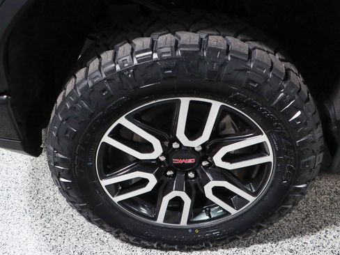 Used 2023 GMC Sierra 1500 AT4 w/ Technology Package image 11